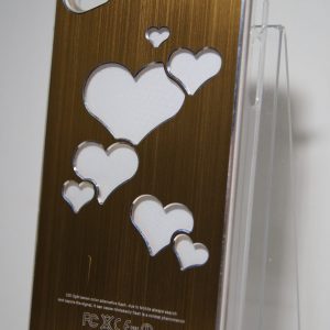 Защитный пластиковый  золотой чехол с серебряными сердечками для Iphone 4